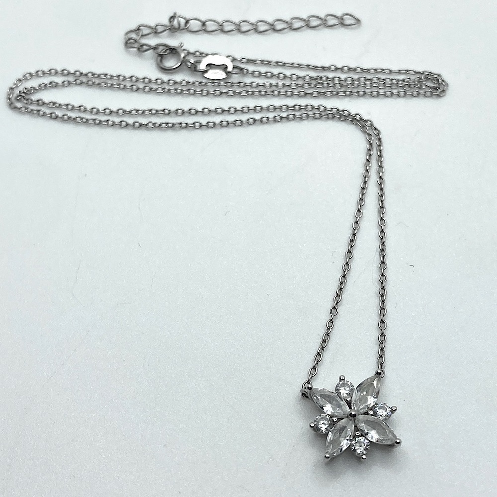 STERLING Silver & Clear Cz Stone Flower / Star / Snowflake Necklace 18” + 2”